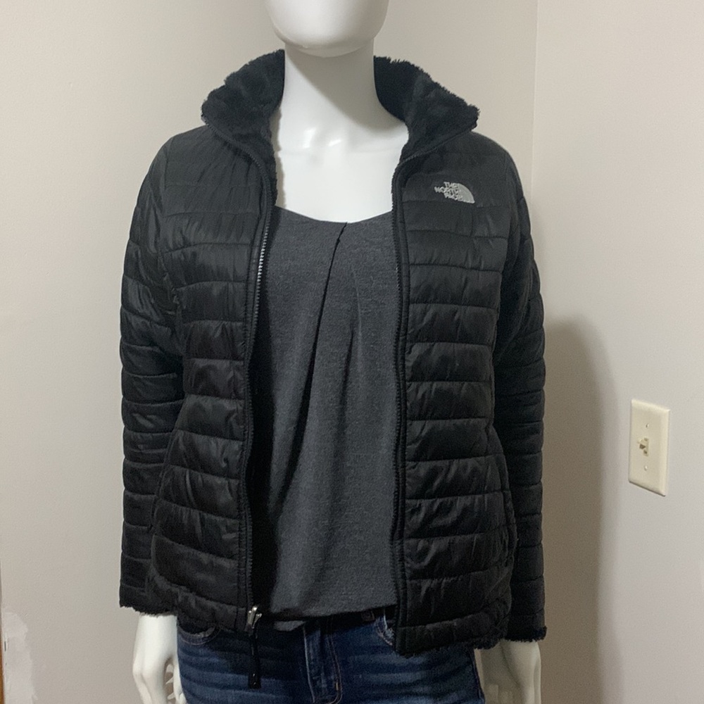 The North Face Kids Black Quilted Puffer Jacket - Picture 3 of 15